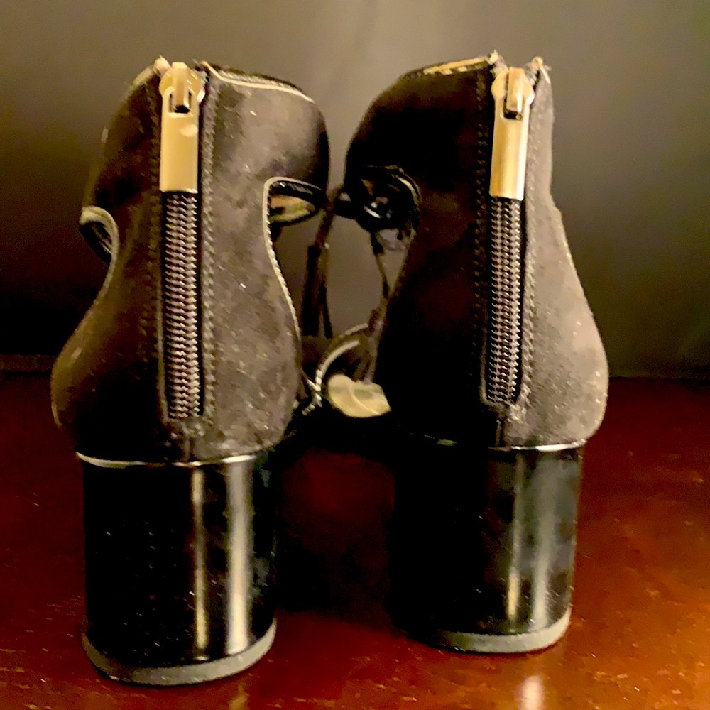 Bandolino black zipper back block heels - Picture 3 of 5